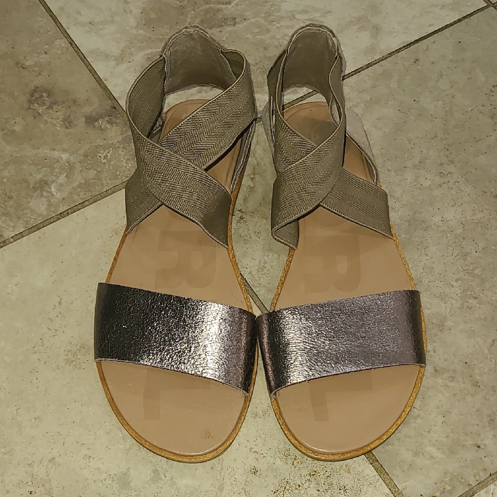 Sorel Women's Sandals in Metallic and Tan